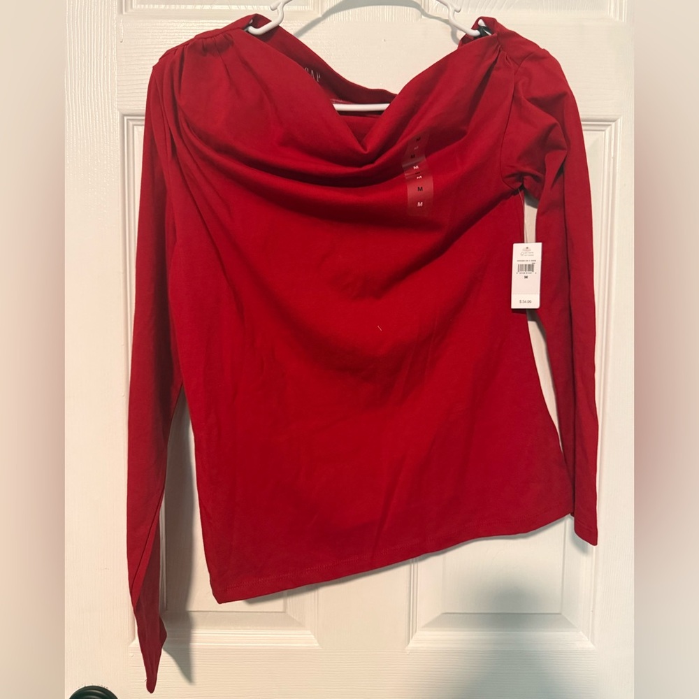 GAP Bold Red Tee( Off shoulder)